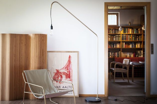 Lampadaire en métal et marbre Mogens