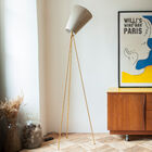 Le lampadaire a un look raffiné.