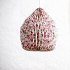 Lampada in cartone in stile giapponese.