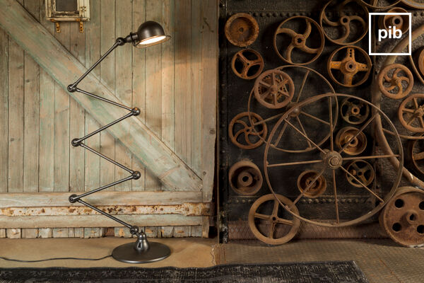 Lampade da terra design industriale