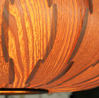 Bonito color naranja frente al color natural de la madera de fresno.