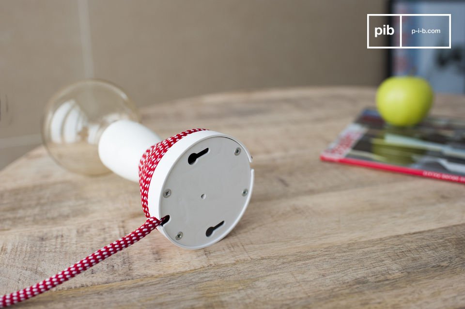 La lámpara de mesa NUD es una pequeña luz de diseño con estilo escandinavo