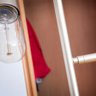 Estructura de un bonito color dorado que le da un estilo refinado.