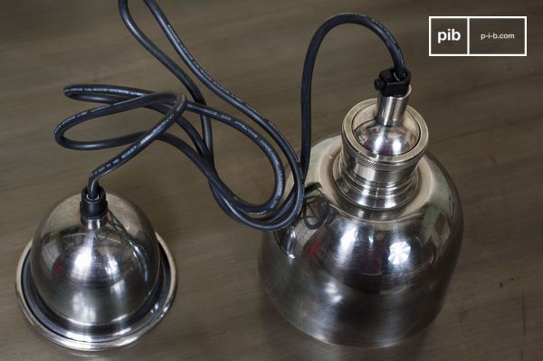 Una lámpara colgante en el encanto del estilo vintage