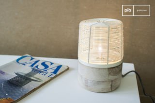 Lampe de table en bois