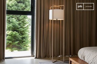 Lampadaire en bois clair