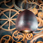 Superbe suspension aux lignes rétro arrondies.