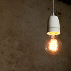 La lampe NUD s'utilise simplement suspendue depuis le plafond