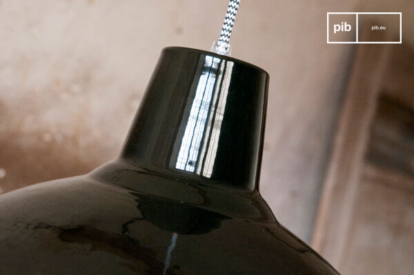 Der Lampenschirm Cliff ist ein Deko-Accessoire im industriellen Vintage Look