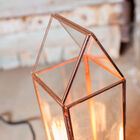 Verre et cuivre pour une lampe a poser tout en finesse