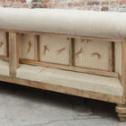 This version of our now classic Chesterfield Montaigu is elegantly adorned with a warm and soft