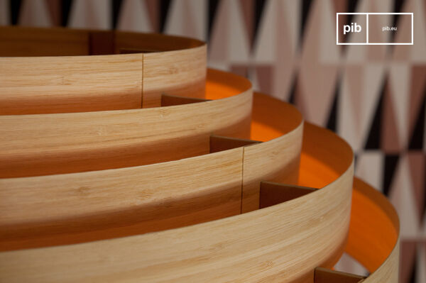 The gradient suspension allows an original light return.