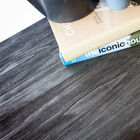 Soft and natural, the texture of the bench is very pleasant to the touch.