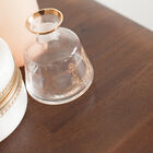 The rounded finishes of the tray are of exquisite finesse.