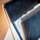 The exterior is sewn on the other hand, giving character and softness.