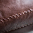 The seams of the leather are sublimely made.
