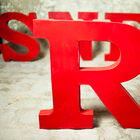 Letra roja de decoración 