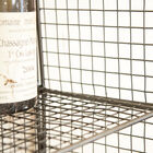 La struttura metallica è arrotondata per un insieme curato.