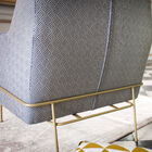 Its gilded metal structure makes it perfectly stable and refined.