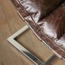 De structuur is gemaakt van chroomstaal