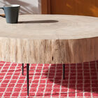 De metalen basis zorgt voor de juiste materiaalmix en biedt een welkome combinatie van contrast met