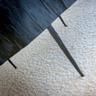 Zwart metalen voetjes zijn met de hand gehamerd, dit maken ze tot unieke stukken.