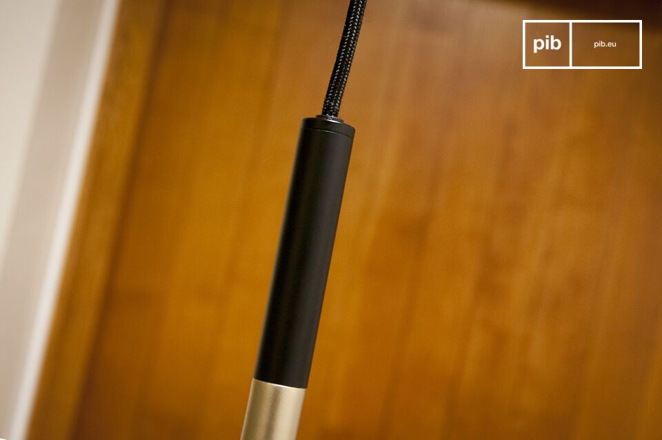 Suspension aux lignes droites et épurées