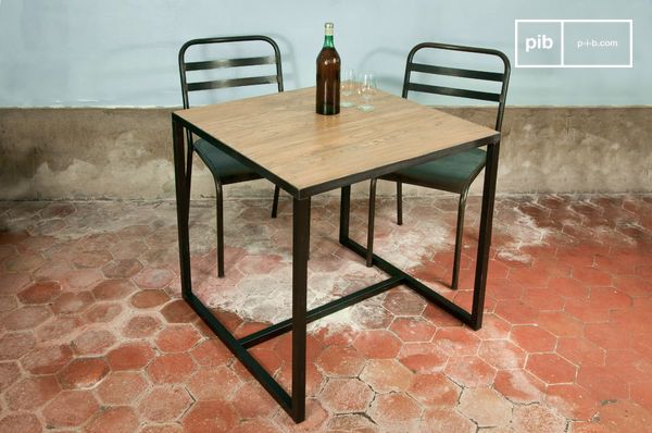 Manhattan square table