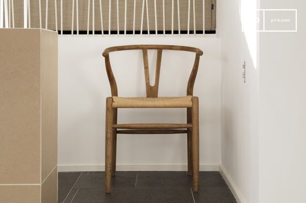 Wooden chair with Scandinavian lines.