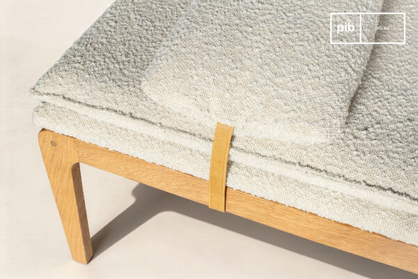 A natural complement to the sofa from the same collection