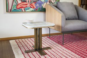 Mesa auxiliar de mármol blanco Carrera