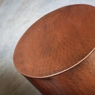 Diseño sobrio y acabados martillados a mano.