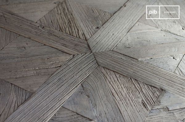 Mesa de centro cuadrada hecha de olmo recuperado