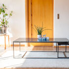 Un hermoso efecto gigogne para una mesa con líneas finas y geométricas.