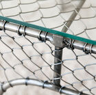 La parte superior es un panel de vidrio macizo con bordes pulidos y redondeados.