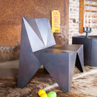 Mesa estilo loft y estética atemporal.