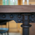 La estructura metálica, bellamente acabada, refuerza el aspecto industrial.