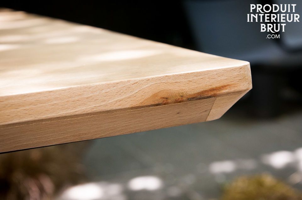Gracias a la protección de una madera barnizada incolora