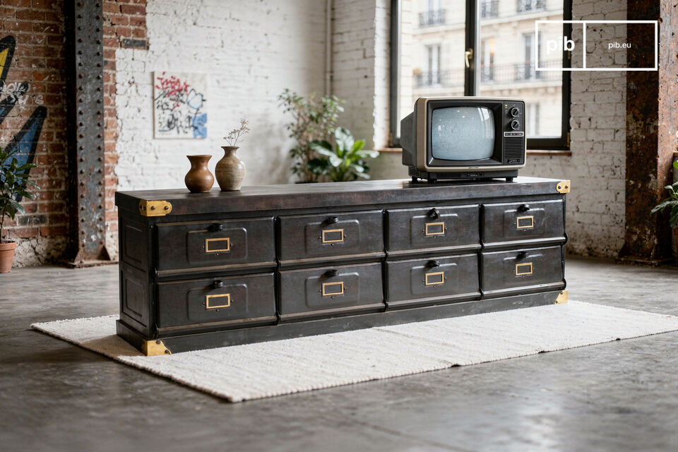 Contrast van mat metaal en glanzend messing