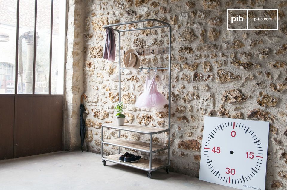 De mooie afmetingen van deze garderobe maken deze garderobe tot de belangrijkste troef van uw ingang.