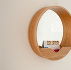 Élégant miroir en bois de style scandinave.