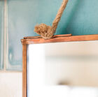 Un miroir au design sobre et rétro