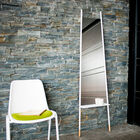 Grand miroir blanc design tout en hauteur.