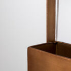 The front compartment allows you to put your keys and change on it.