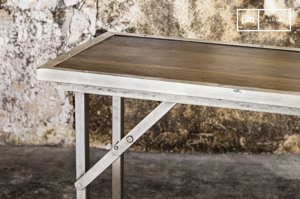 Piano in legno massello, struttura pieghevole in modo intelligente.