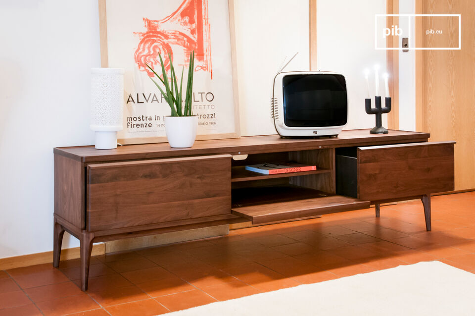 Realizzato in legno di noce