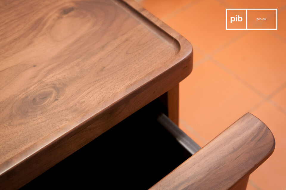 Ogni particolare di questo mobile con cassetti è stato curato nei minimi dettagli