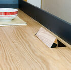 Il legno è chiaro e mostra uno spirito nordico.