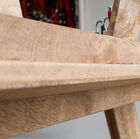 De randen van de tafel hebben een mooie schuine kant.