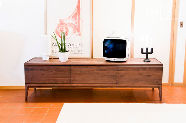 Mueble de TV de nogal Hemët